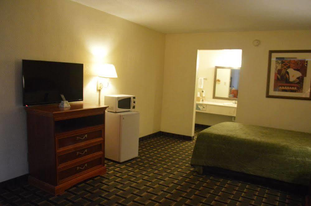 Rodeway Inn Denmark-Jackson Екстер'єр фото