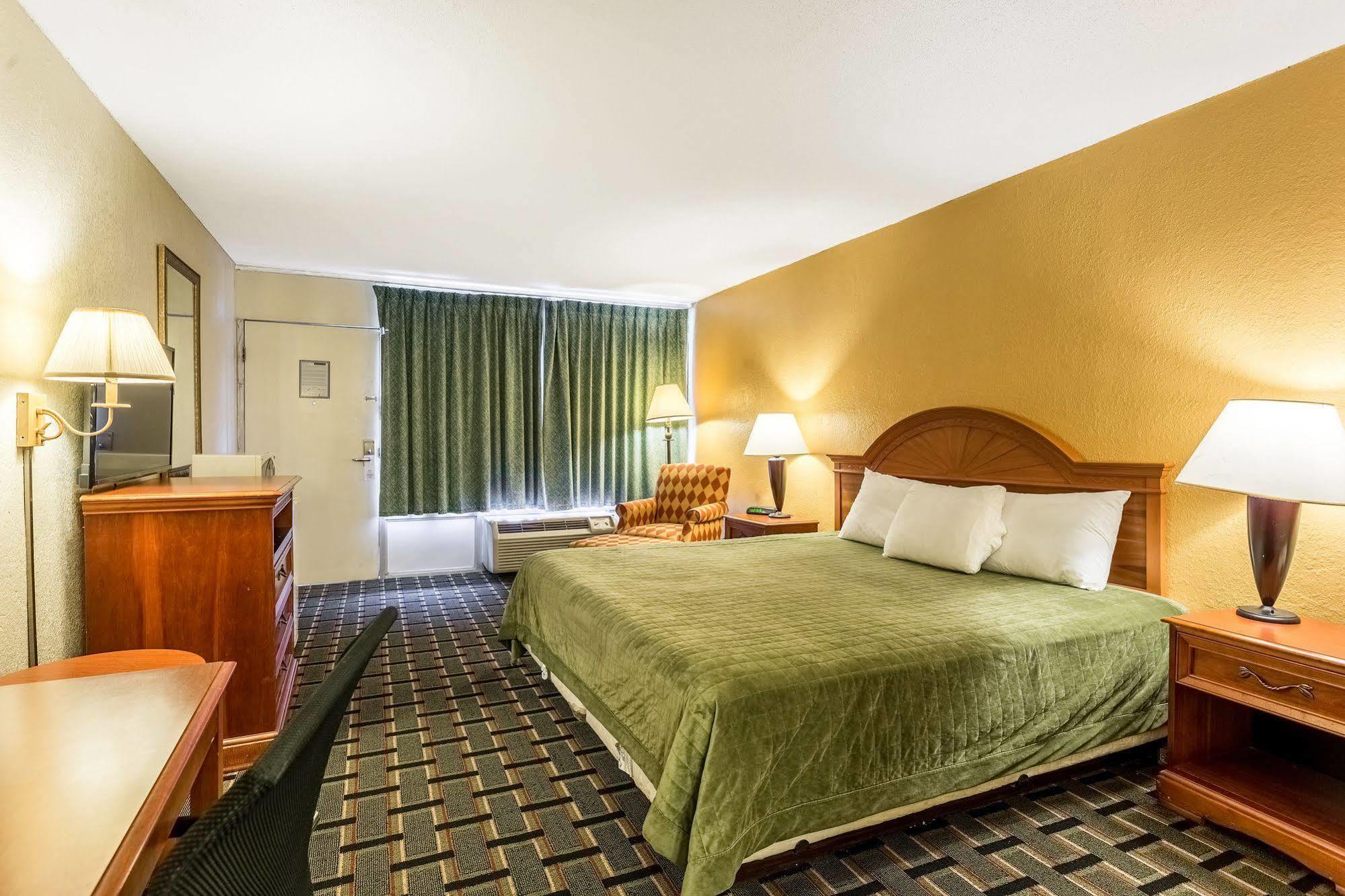Rodeway Inn Denmark-Jackson Екстер'єр фото