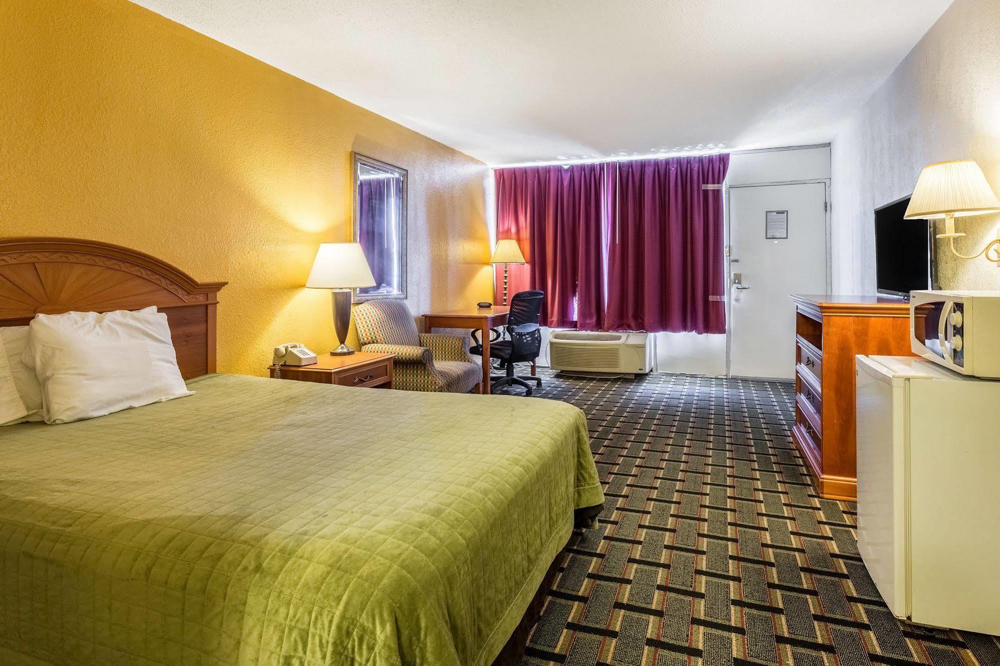 Rodeway Inn Denmark-Jackson Екстер'єр фото